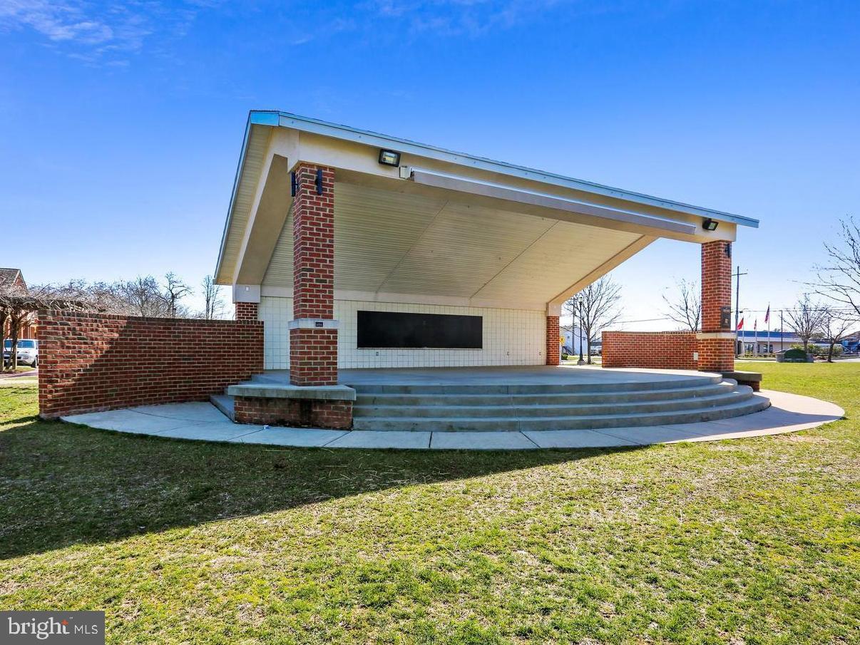 17628 COLLIER CIRCLE