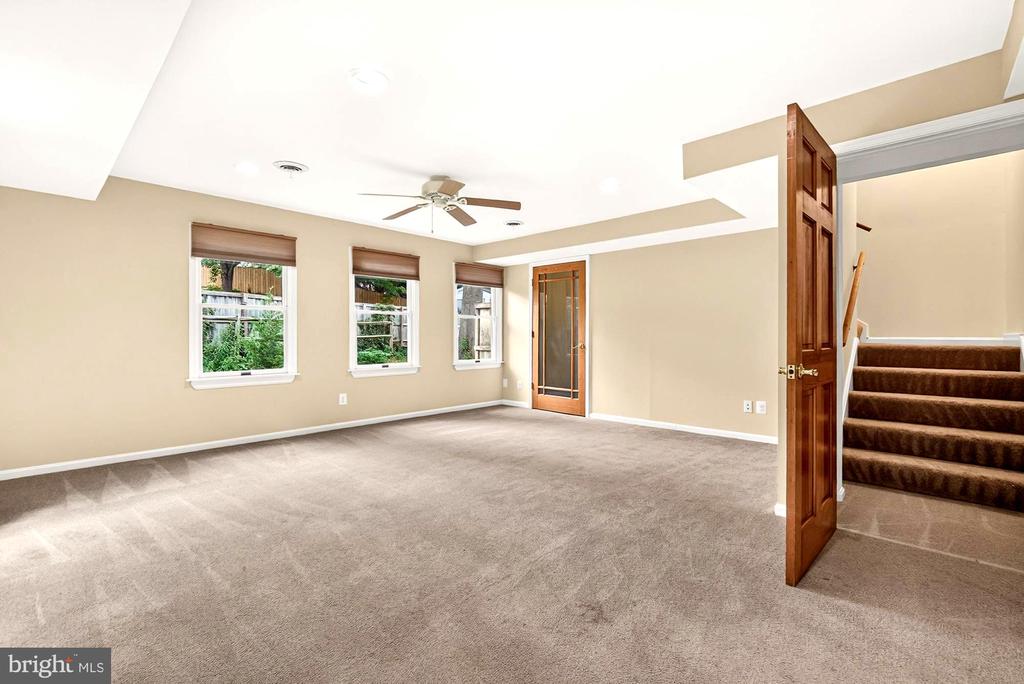 19613 BODMER AVENUE