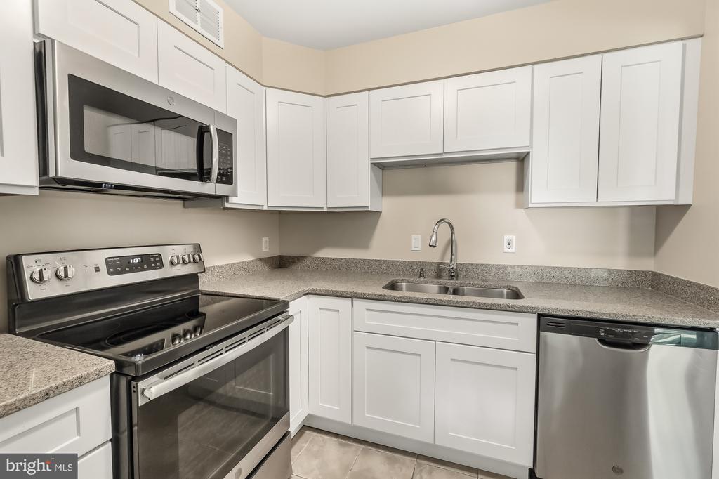 3206 SPARTAN ROAD Unit: 14