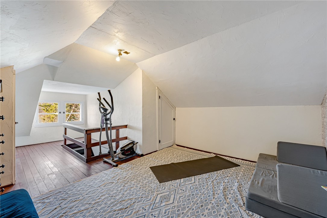 102 W Keeling Ave