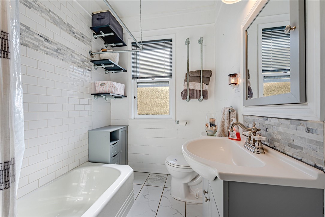 102 W Keeling Ave