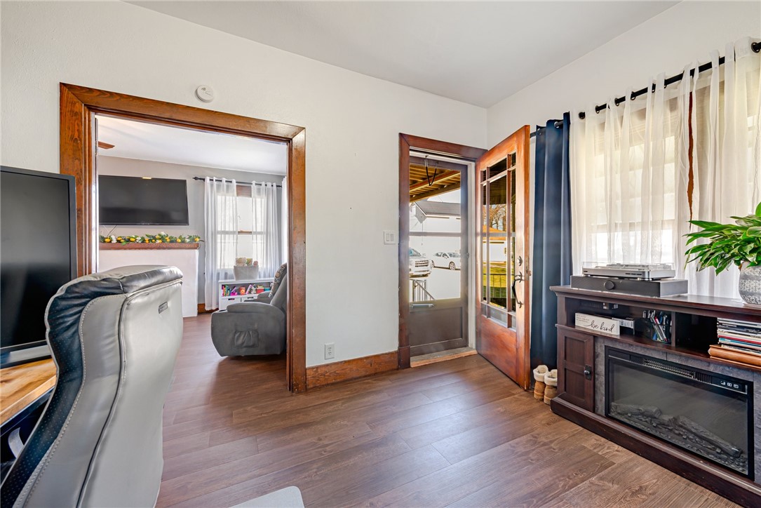 102 W Keeling Ave