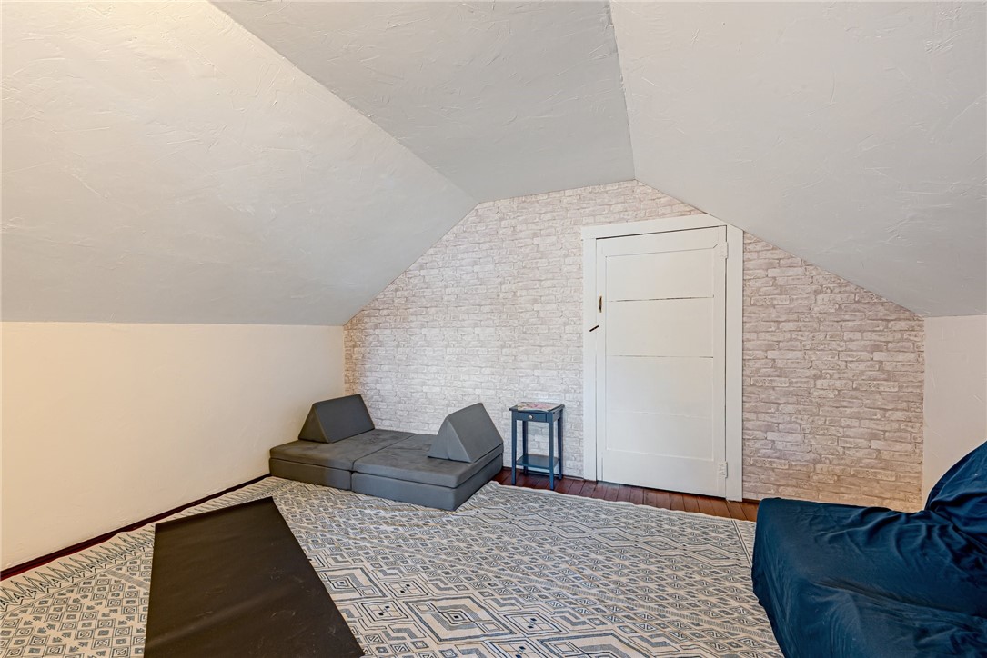 102 W Keeling Ave