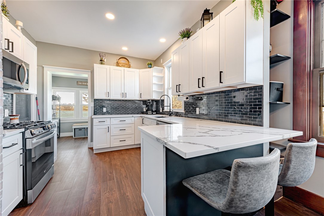 102 W Keeling Ave