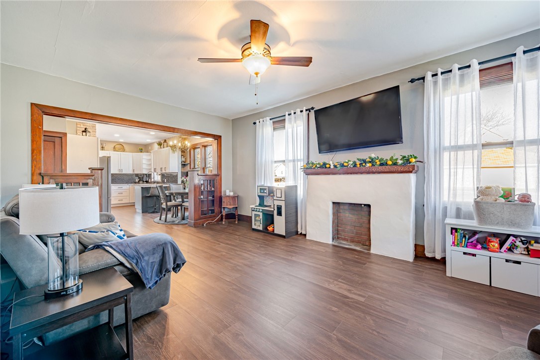 102 W Keeling Ave