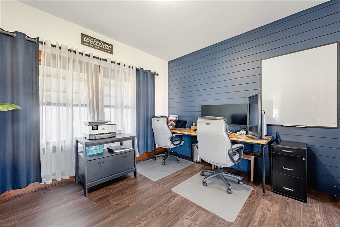 102 W Keeling Ave