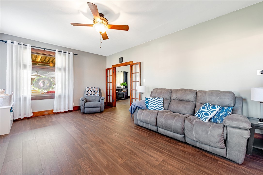 102 W Keeling Ave