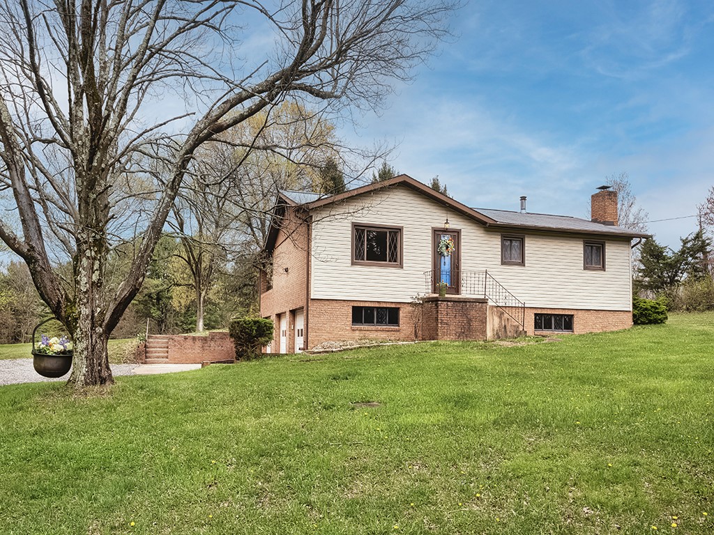 152 Erin Ln