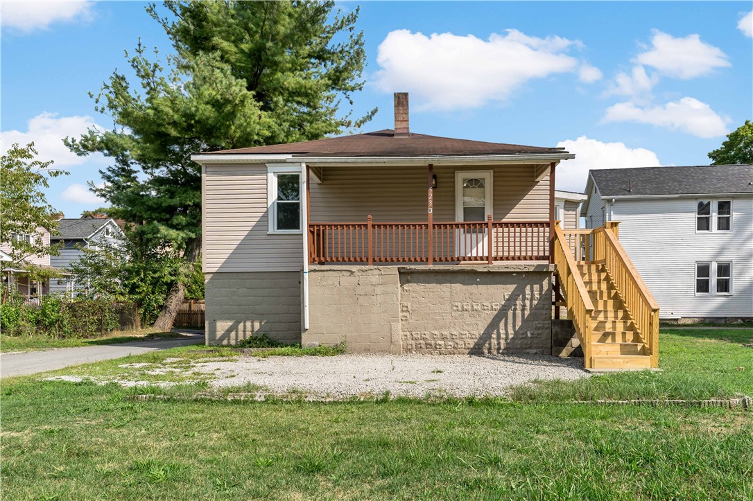 523 Westminster Ave (front & rear)