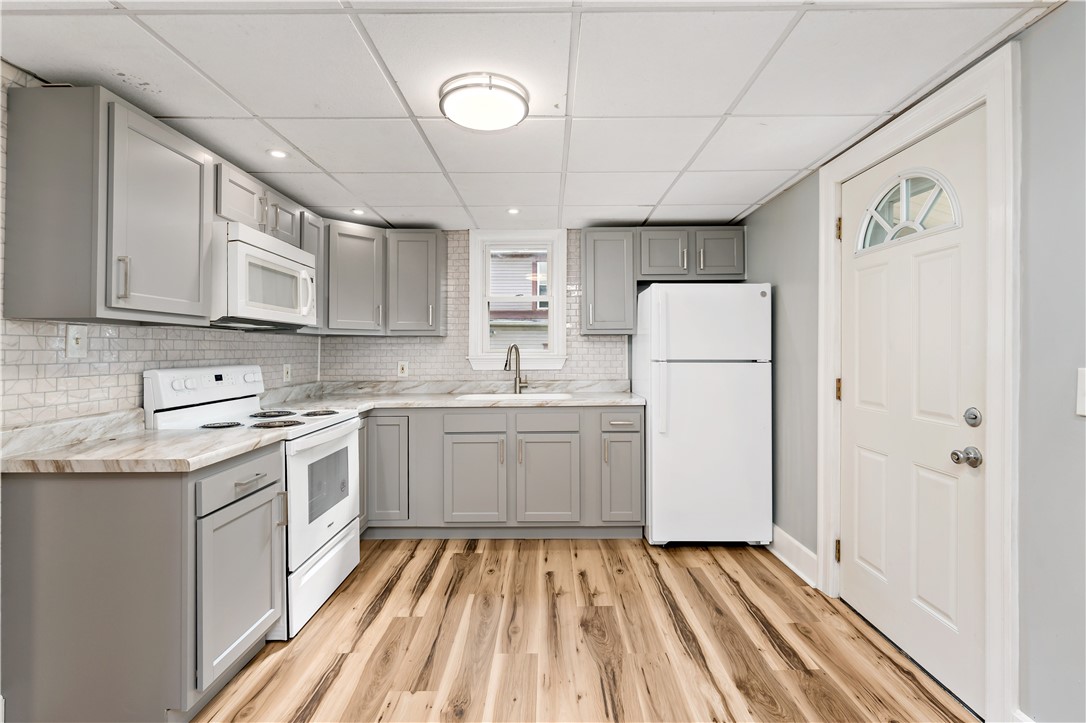 523 Westminster Ave (front & rear)