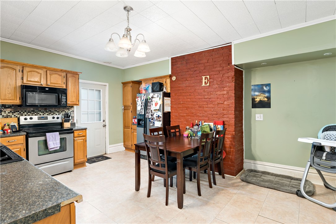 523 Westminster Ave (front & rear)