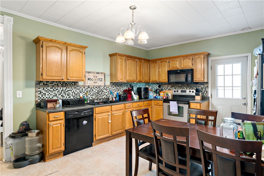 523 Westminster Ave (front & rear)