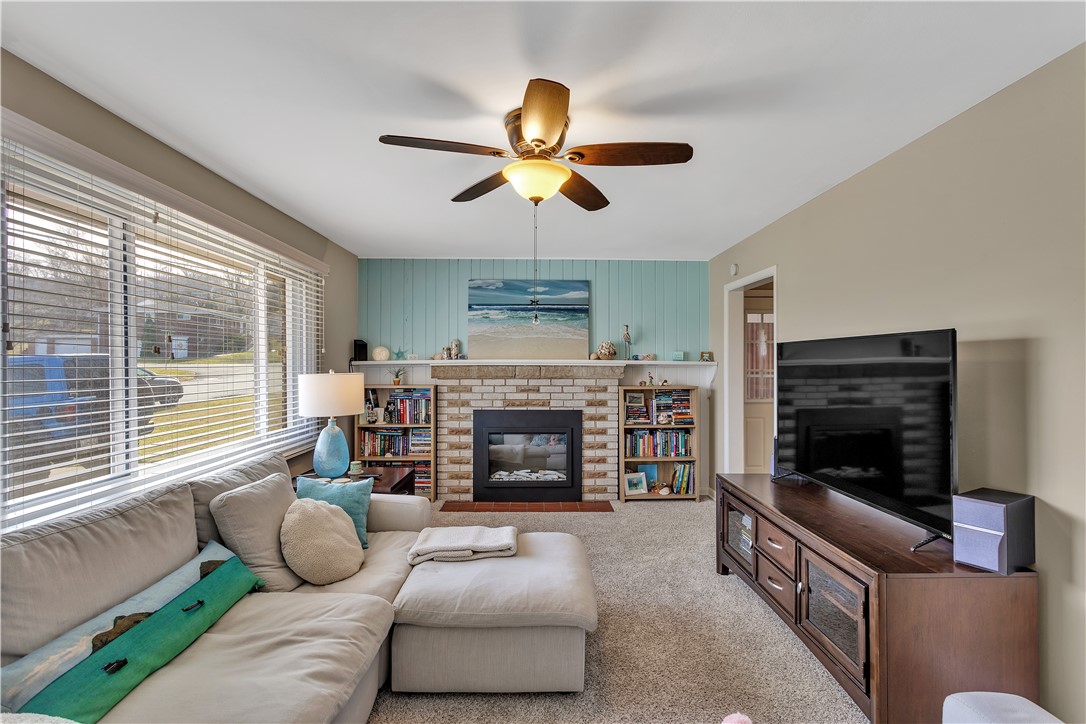 408 Hillcrest Dr