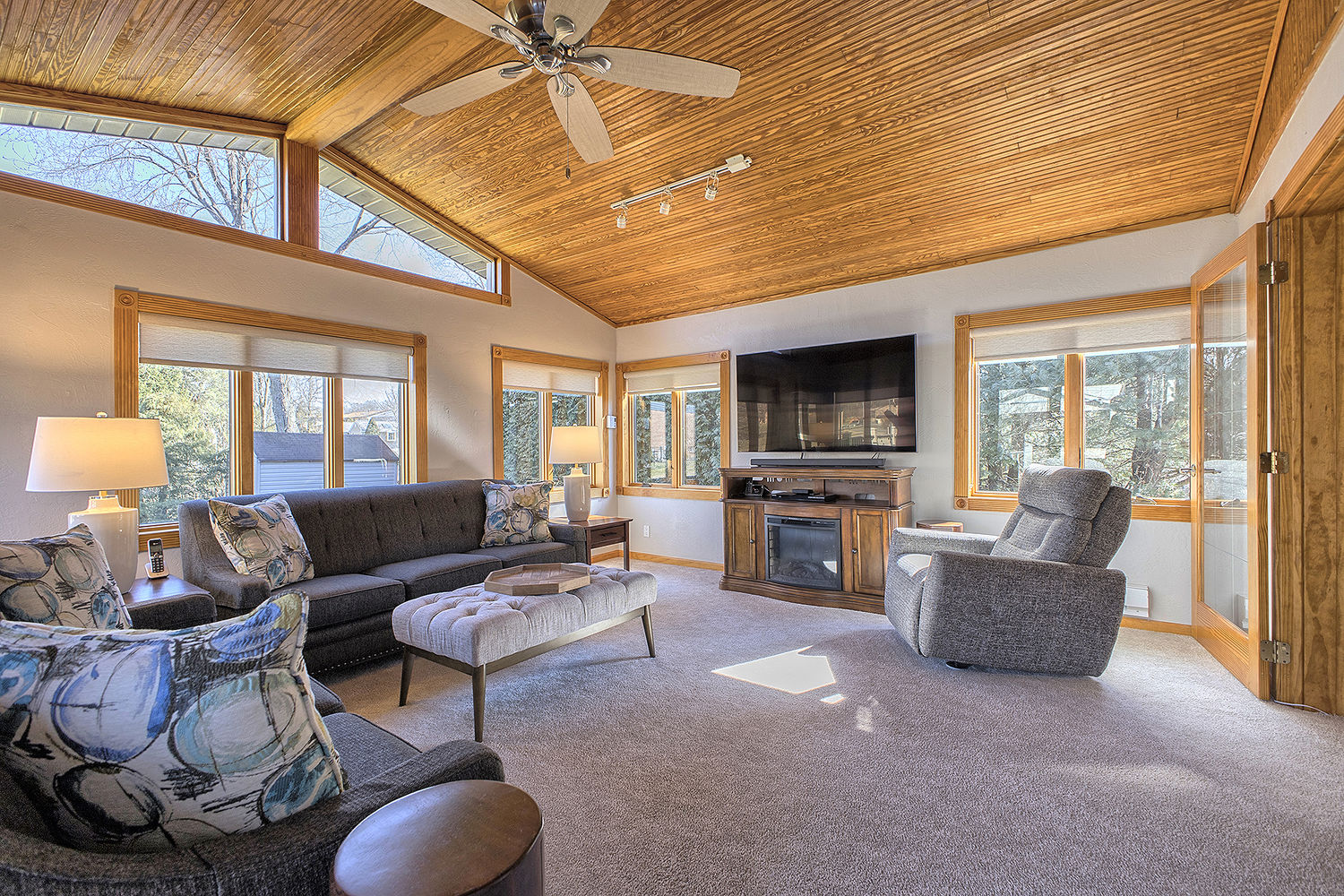 141 Saunders Station