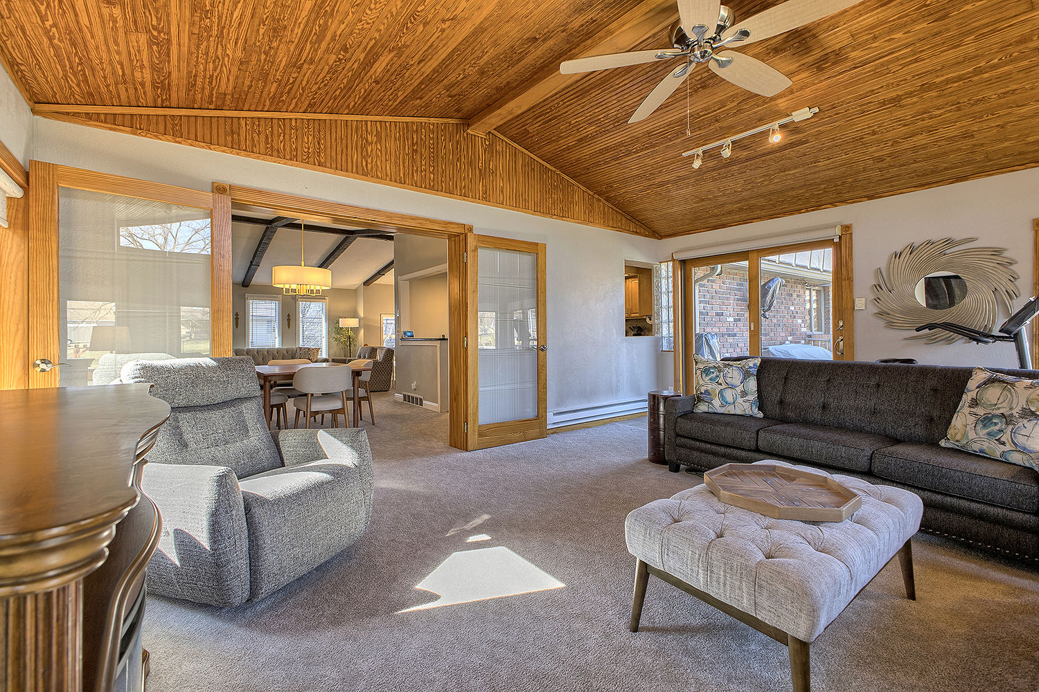 141 Saunders Station