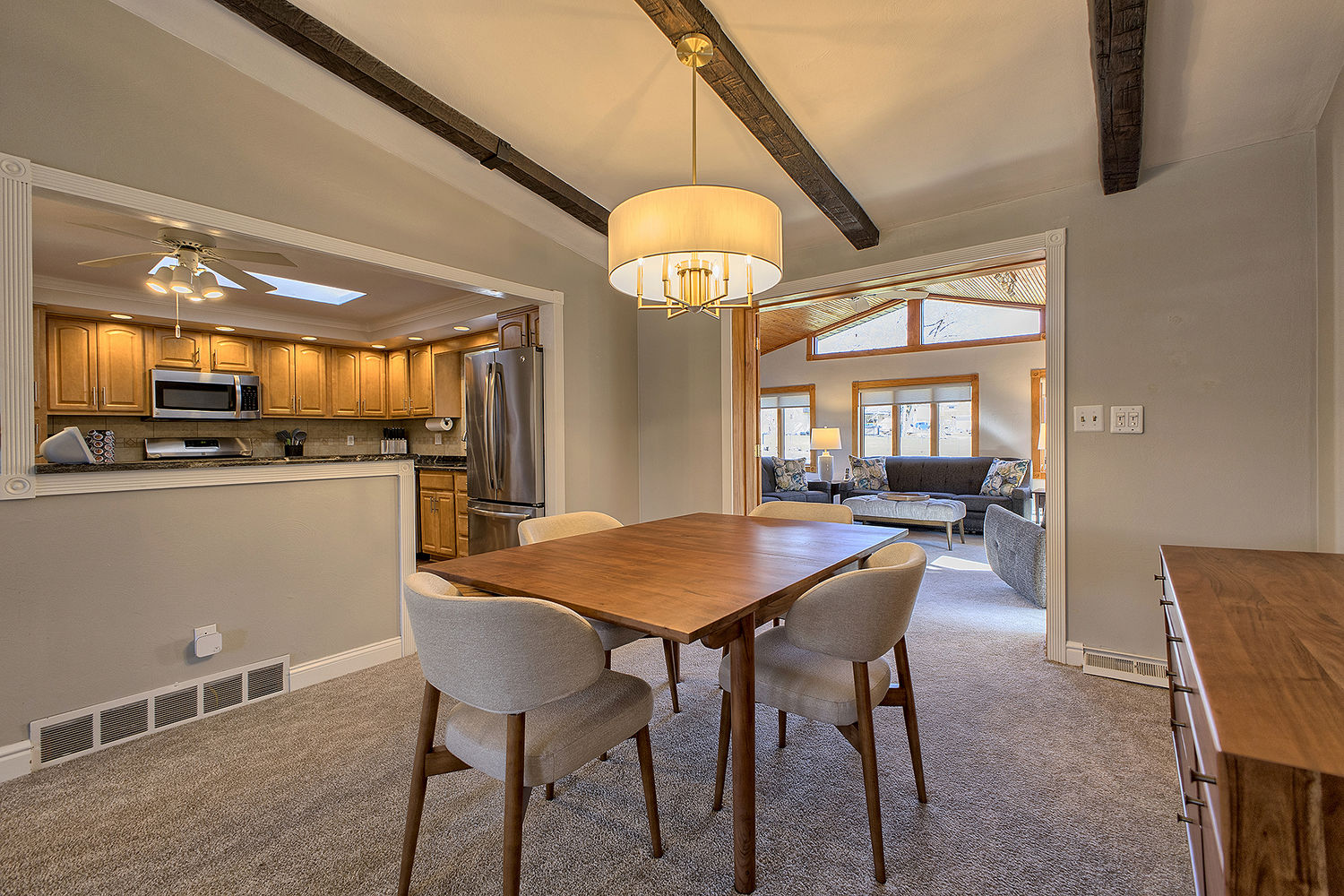 141 Saunders Station