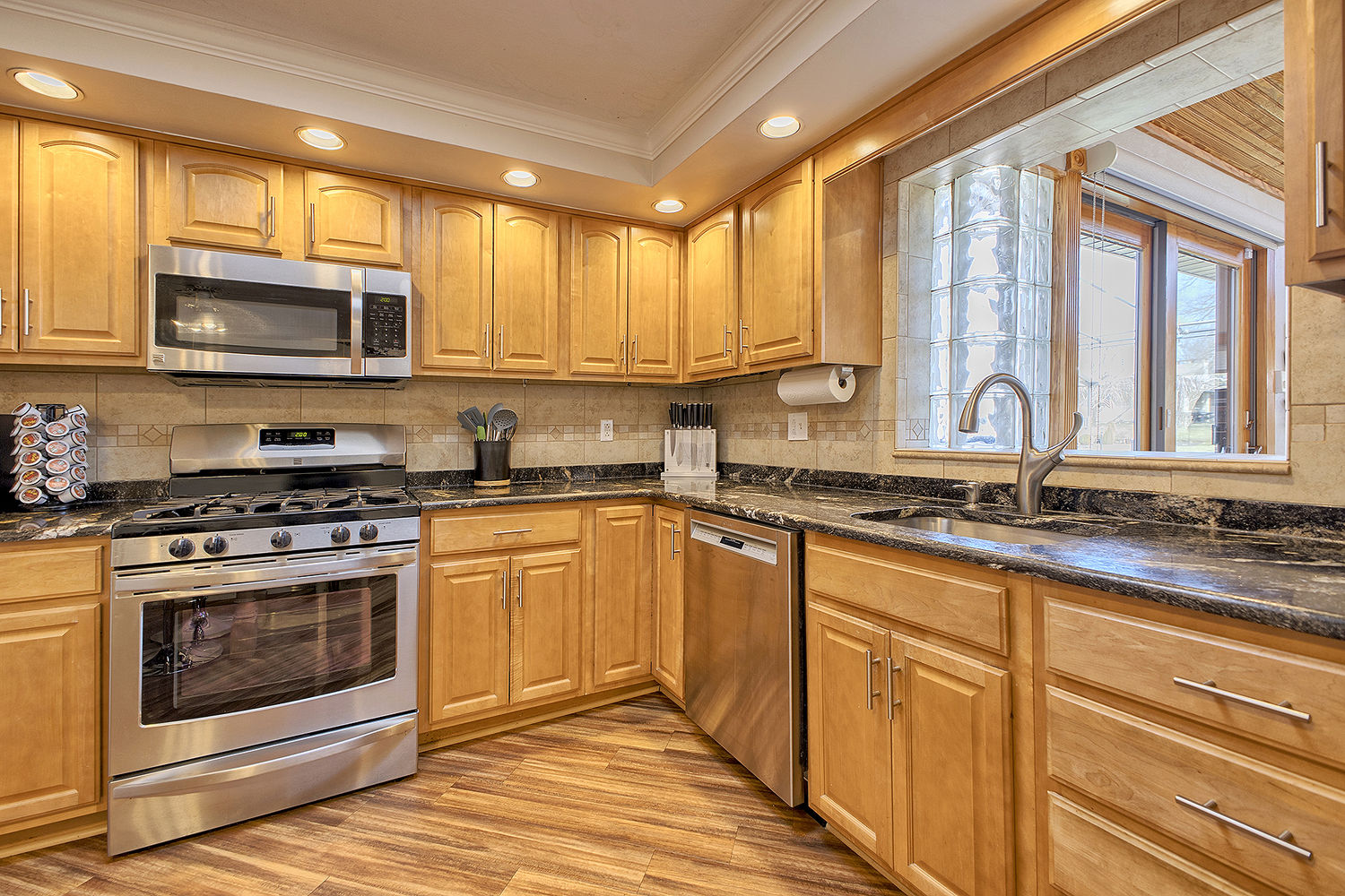 141 Saunders Station