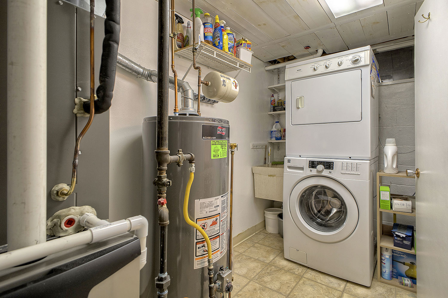 141 Saunders Station