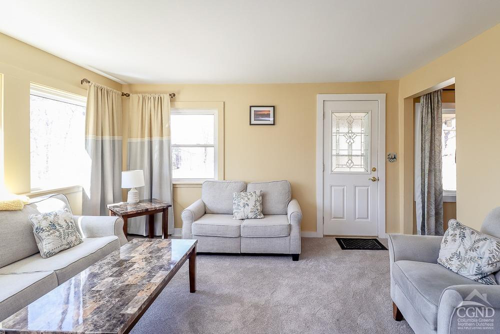 84 Old Hudson Turnpike