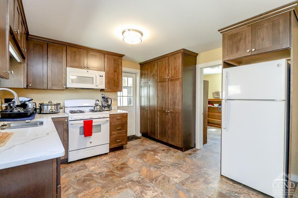 84 Old Hudson Turnpike