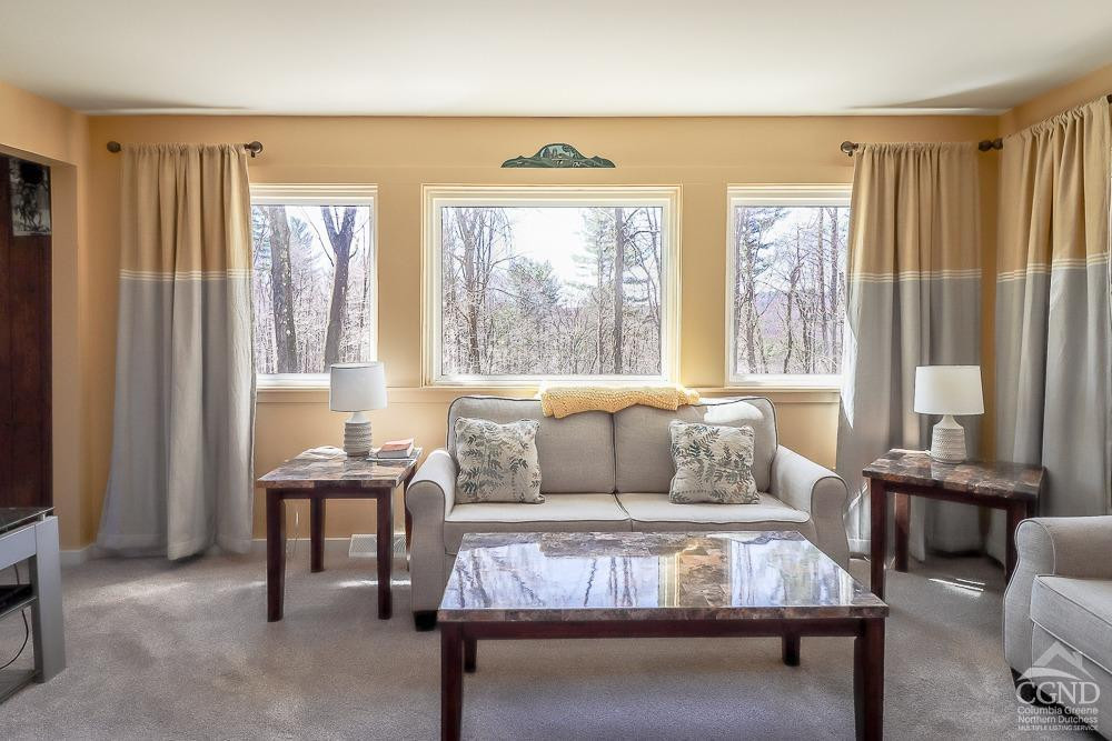 84 Old Hudson Turnpike