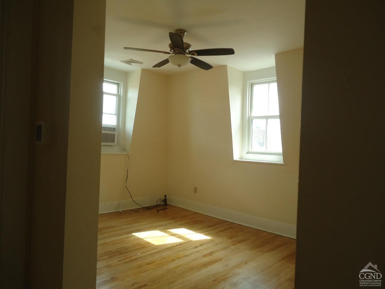 136 Warren Street, 3