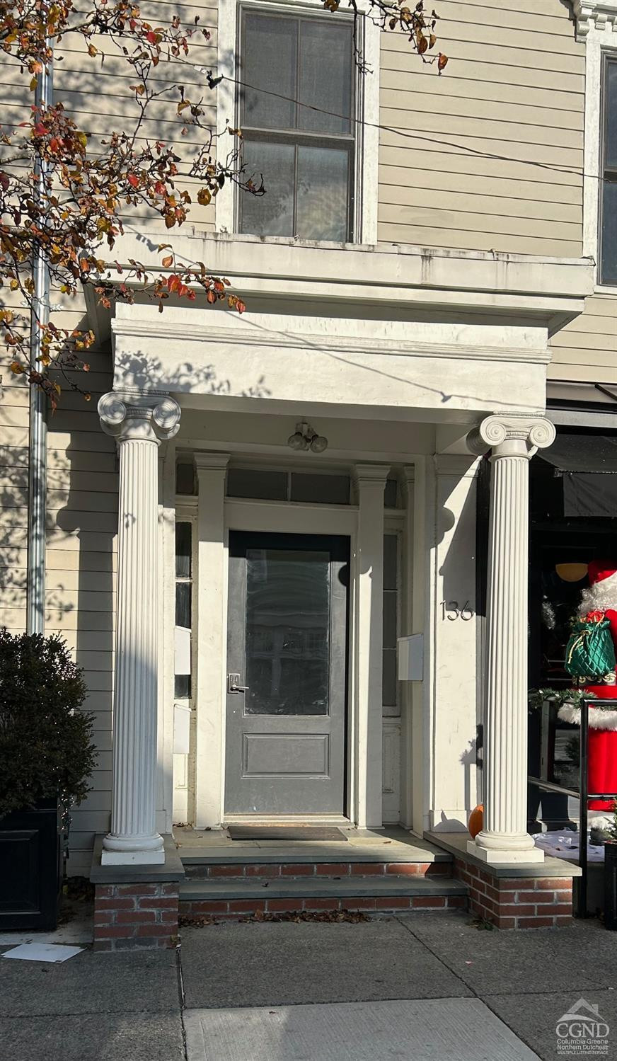 136 Warren Street, 3