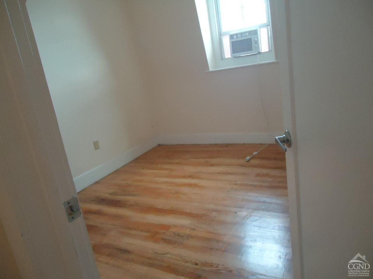 136 Warren Street, 3
