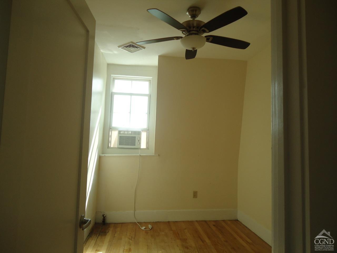 136 Warren Street, 3