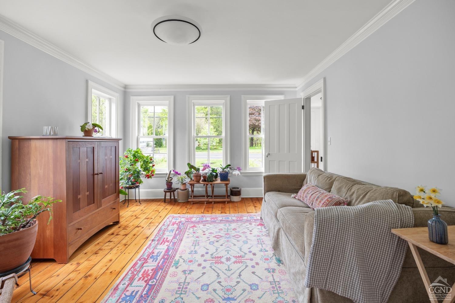 32 Albany Ave