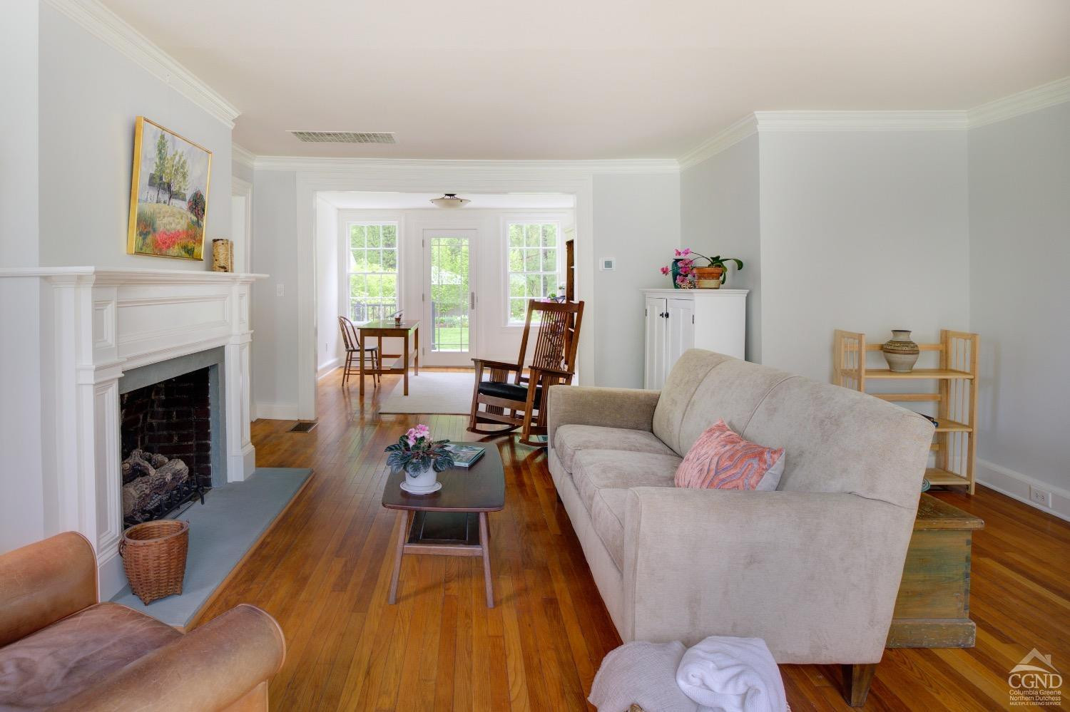 32 Albany Ave