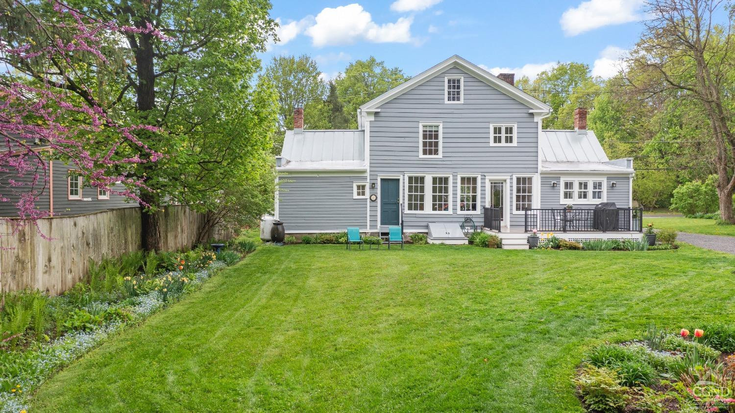 32 Albany Ave
