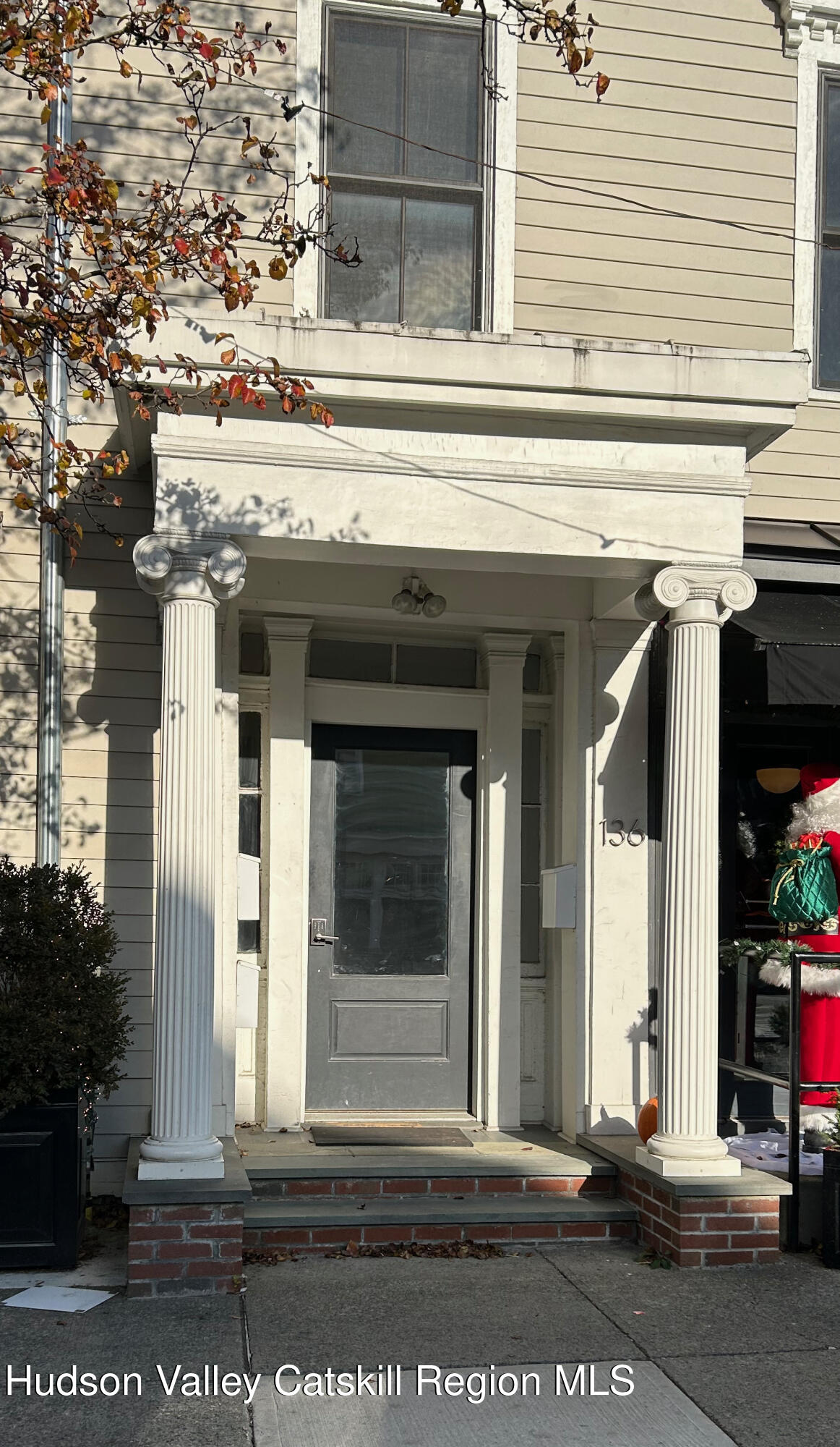 136 Warren Street, 2