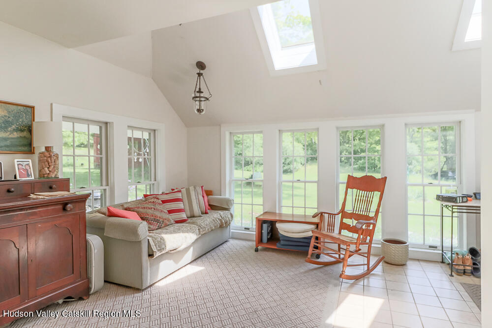 613 SE Hollow Road