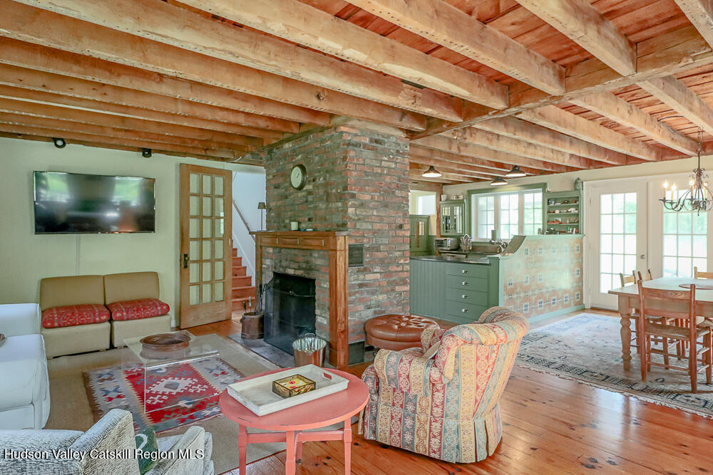 613 SE Hollow Road