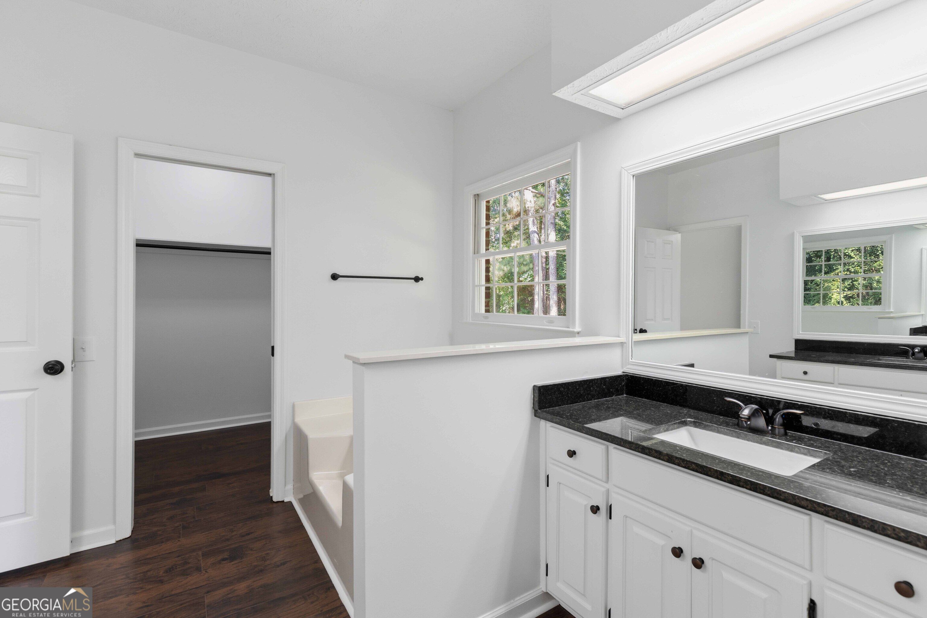 1107 Laurelwood Road