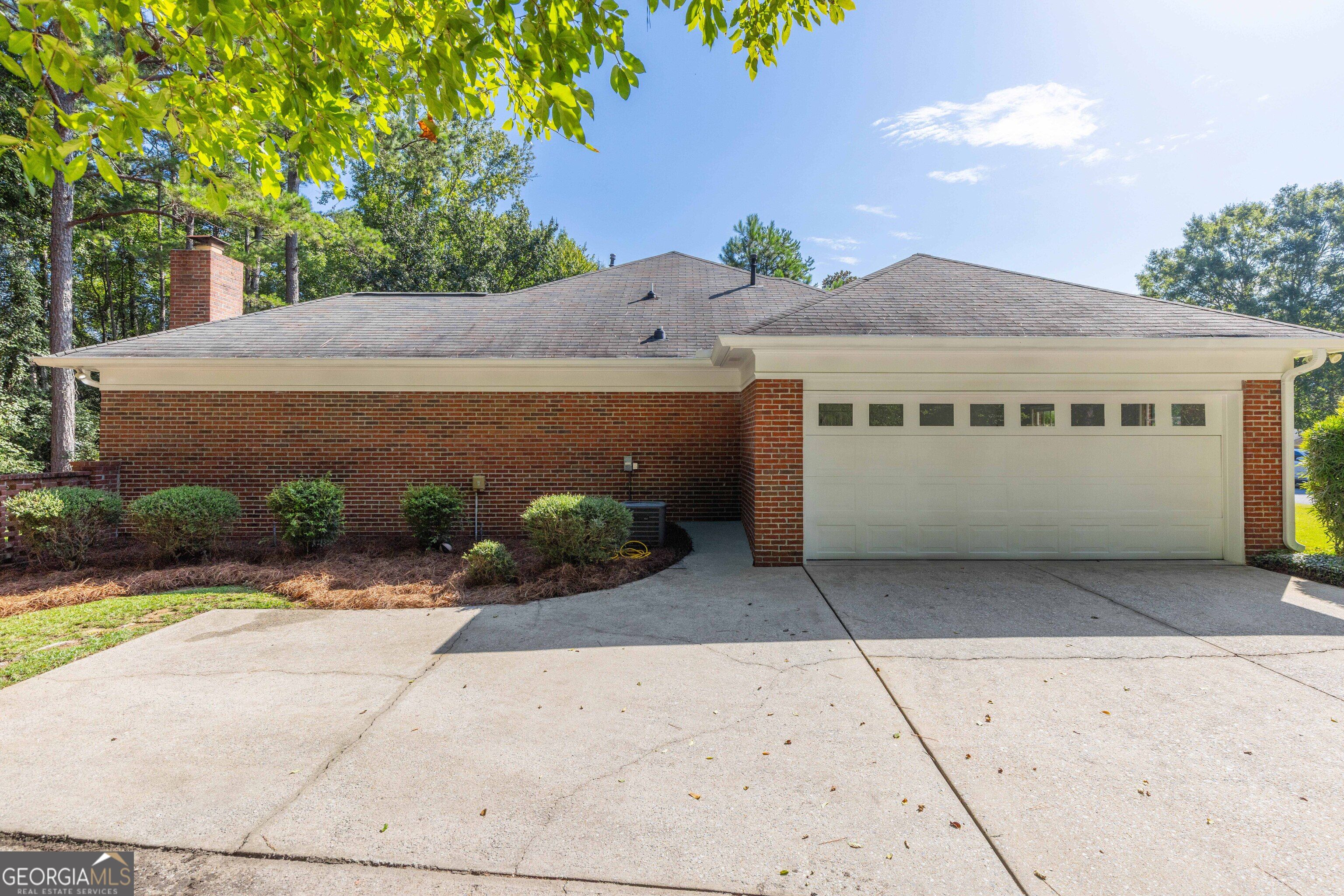 1107 Laurelwood Road