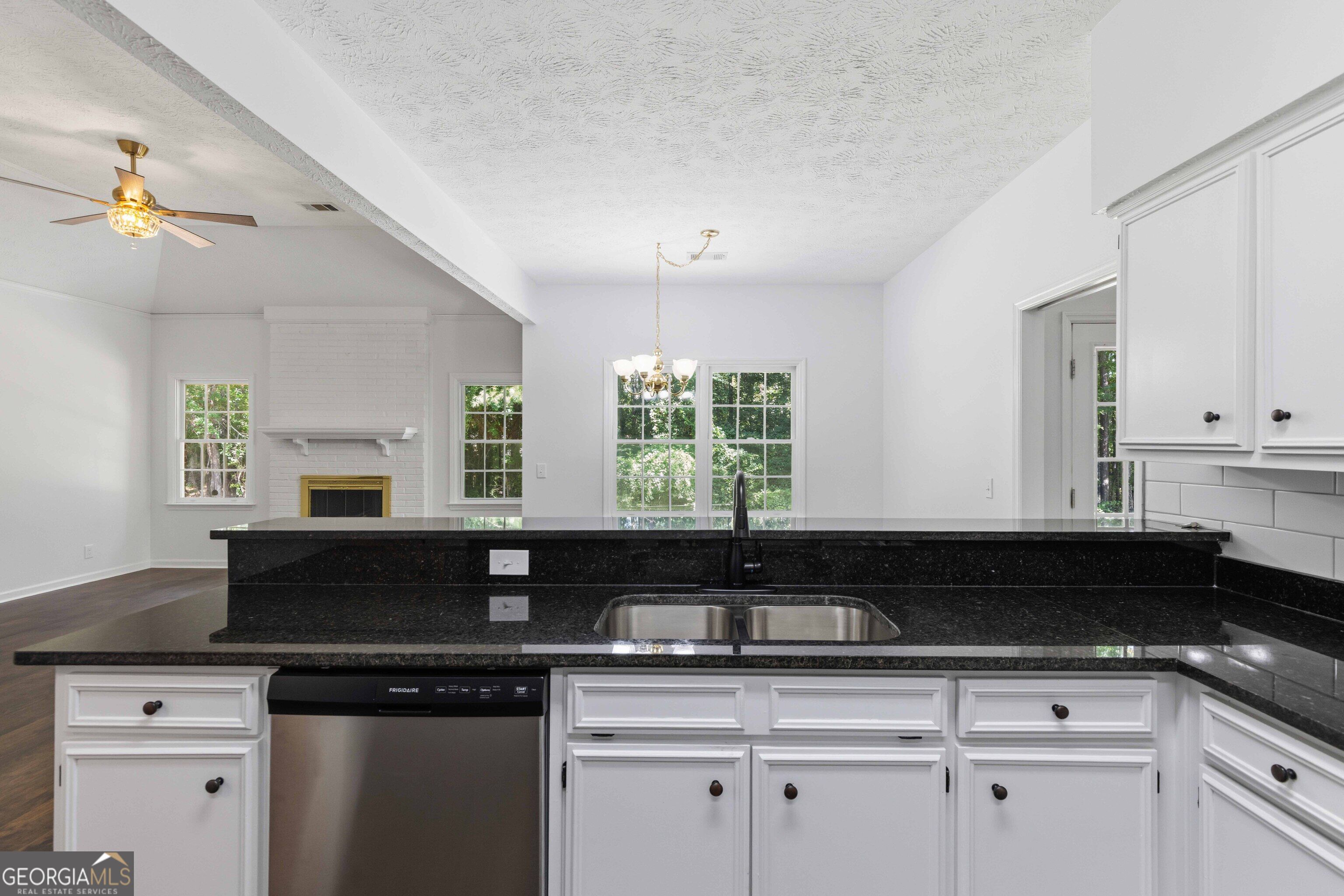 1107 Laurelwood Road