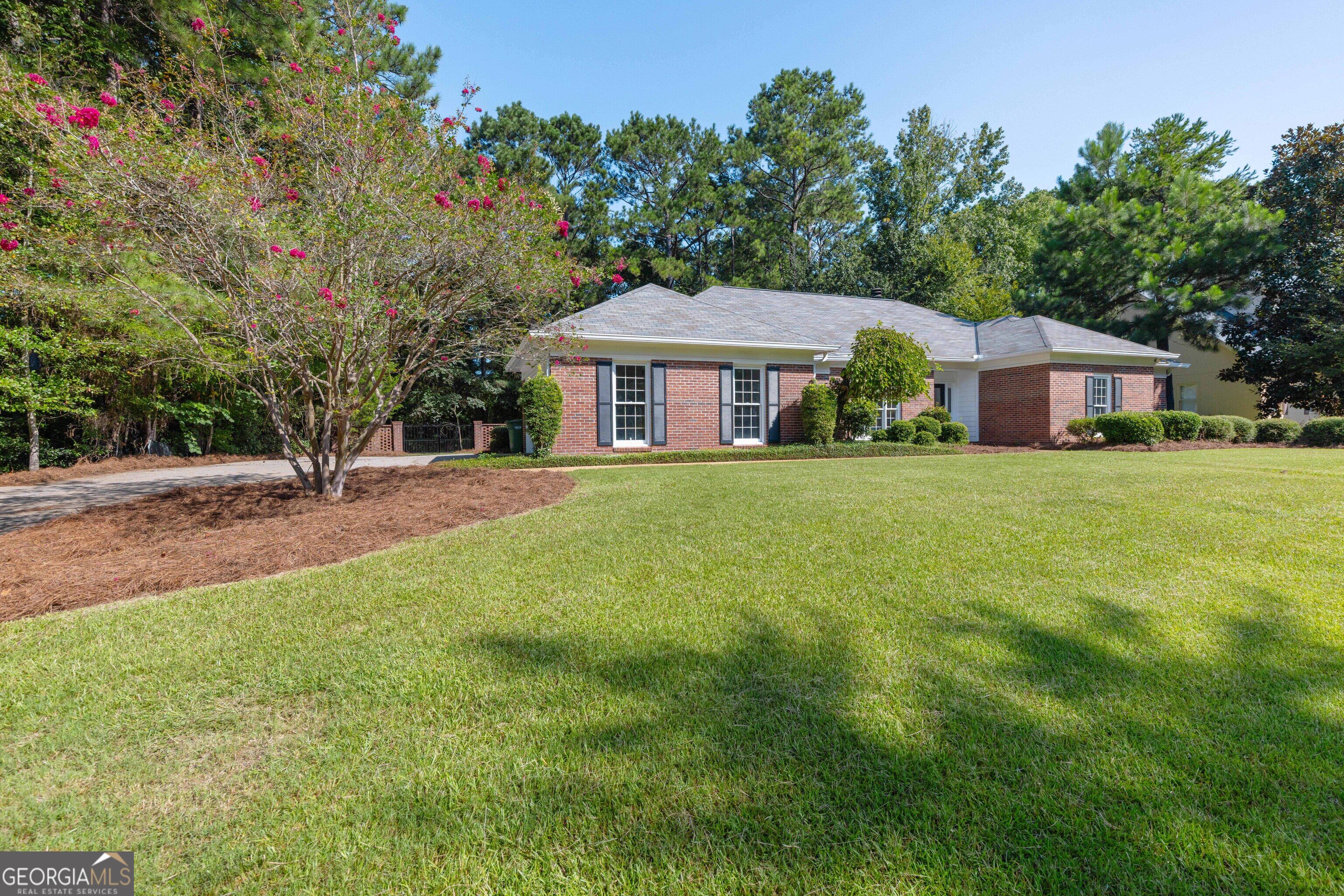 1107 Laurelwood Road