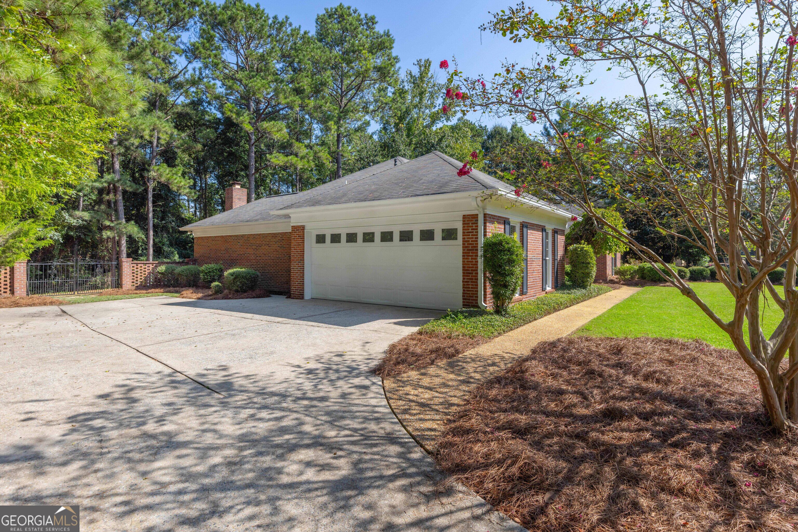 1107 Laurelwood Road