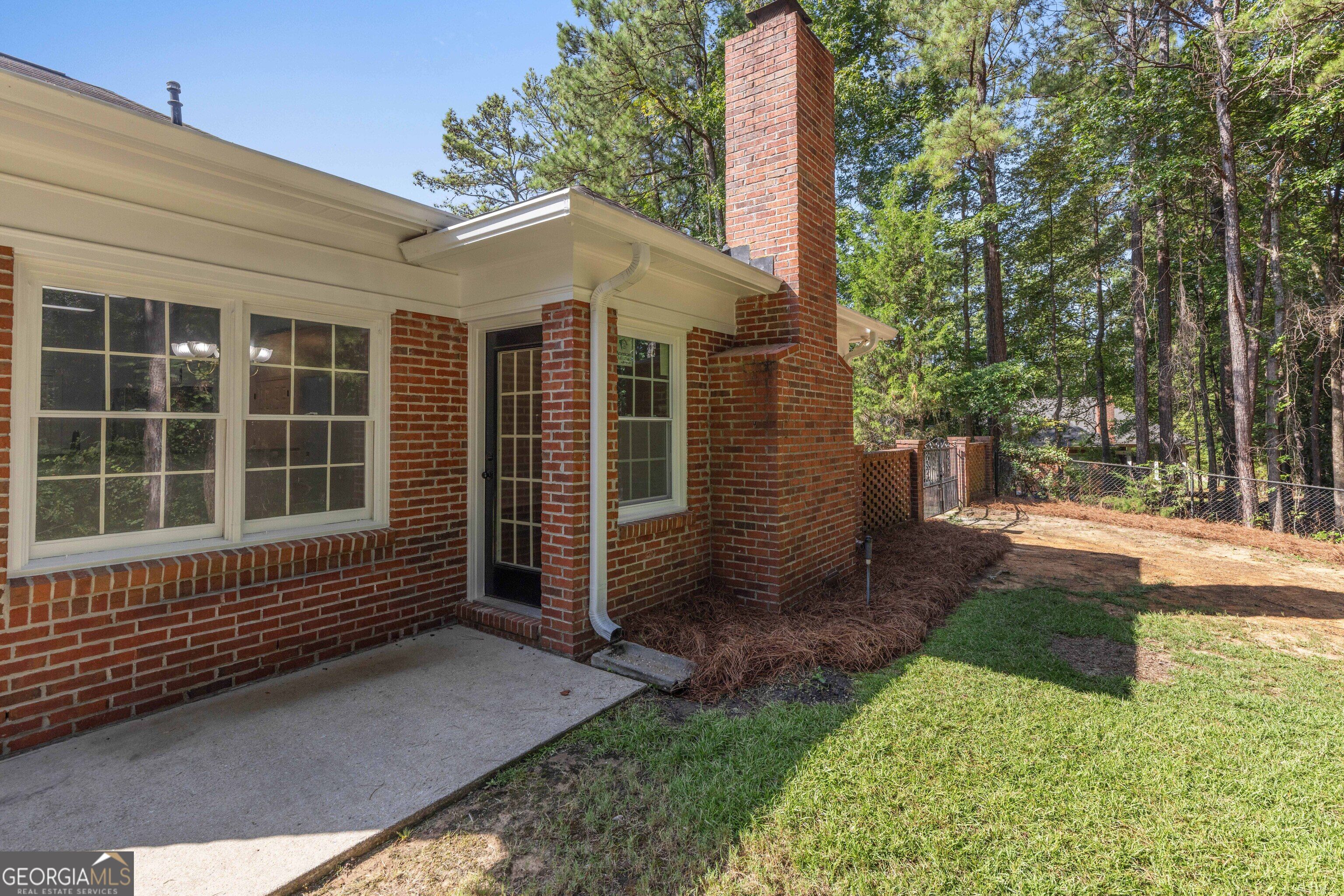 1107 Laurelwood Road
