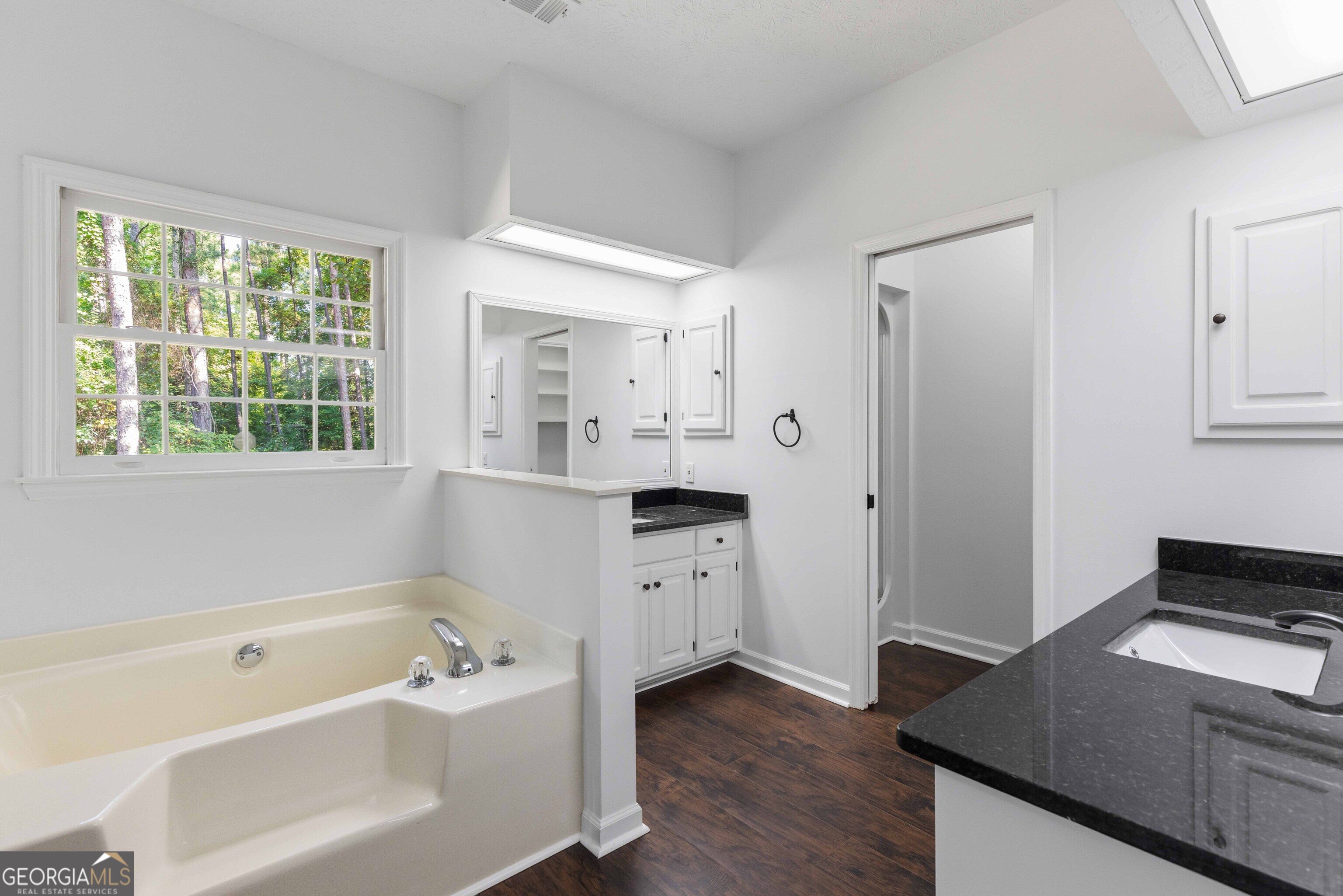 1107 Laurelwood Road