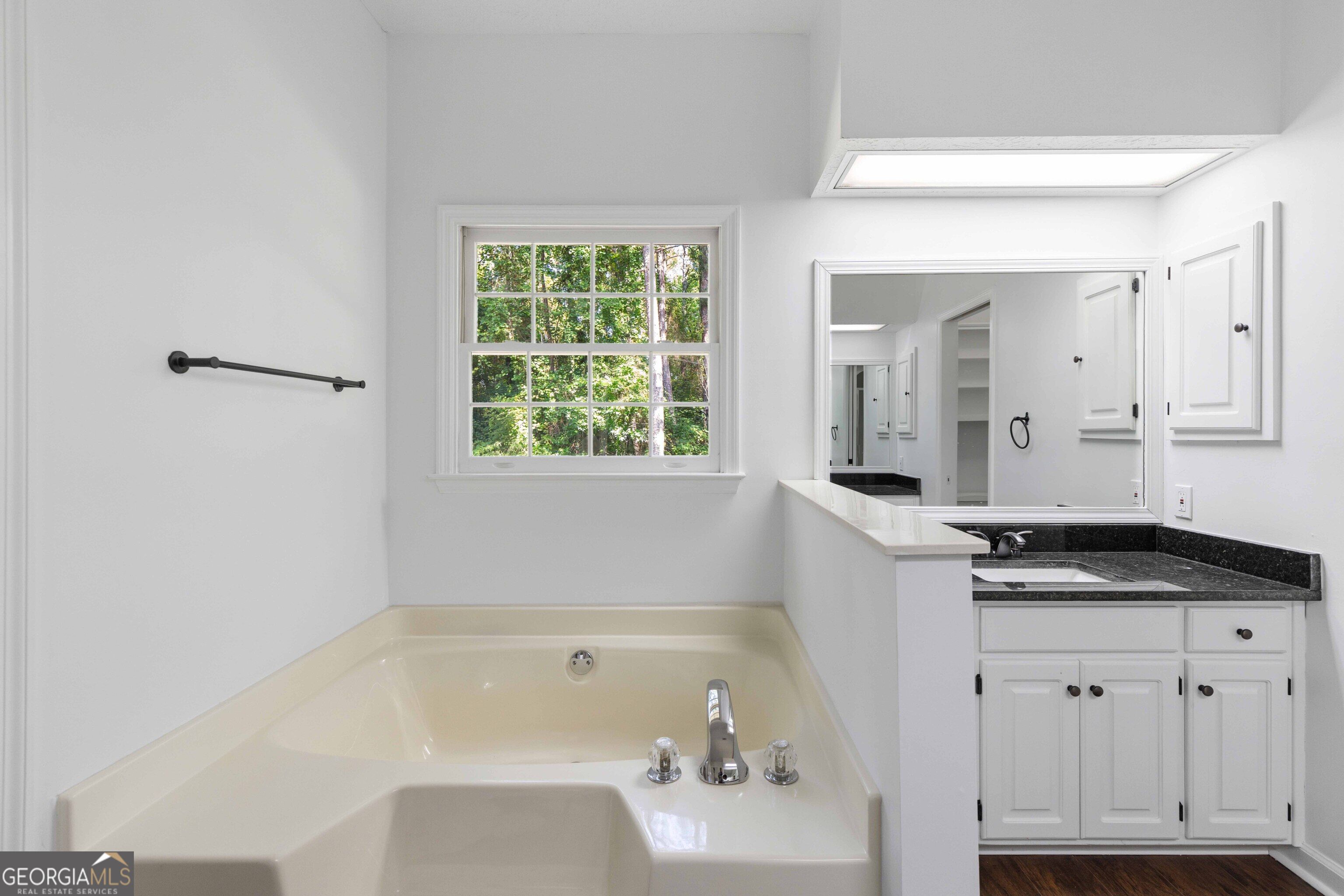 1107 Laurelwood Road