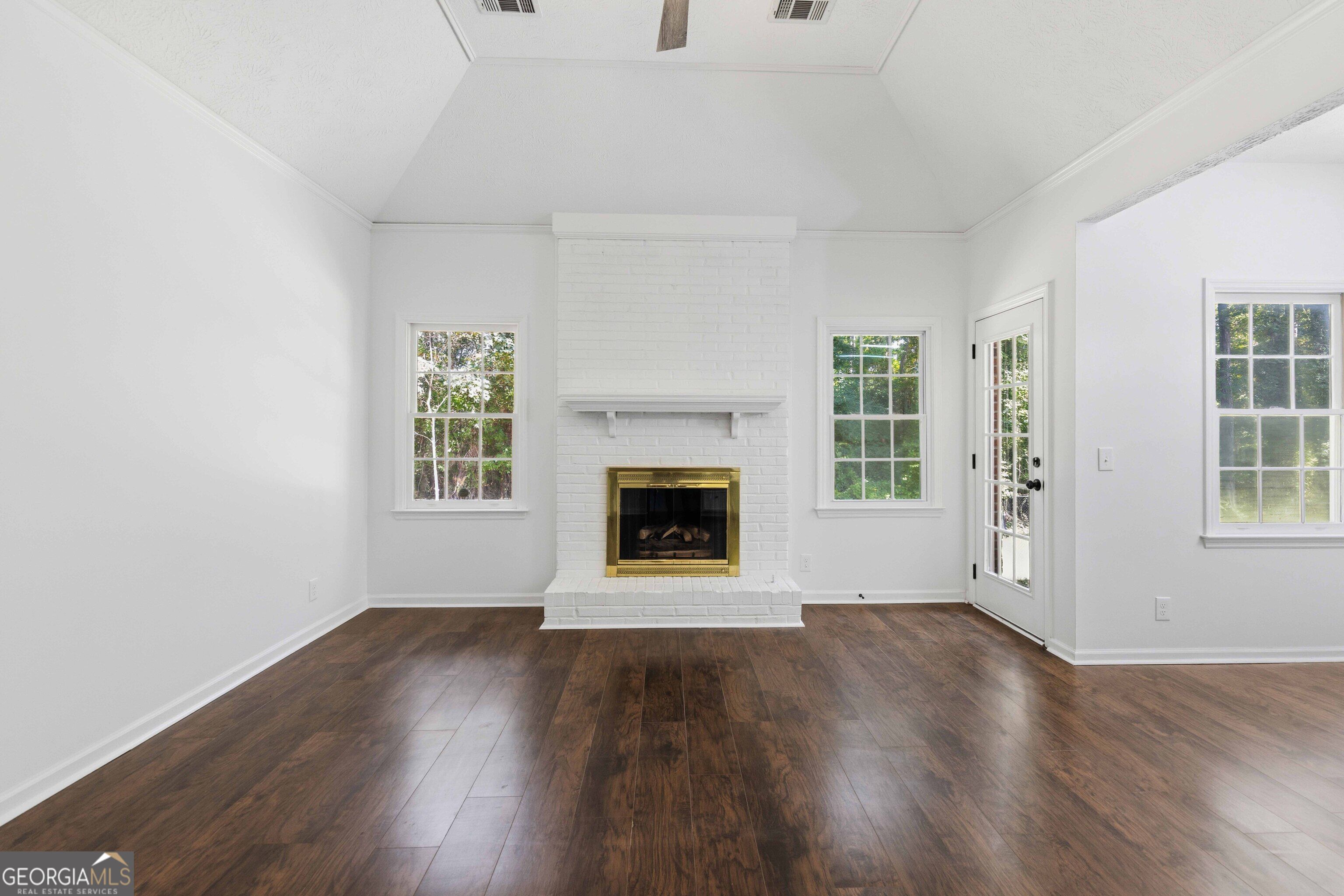 1107 Laurelwood Road