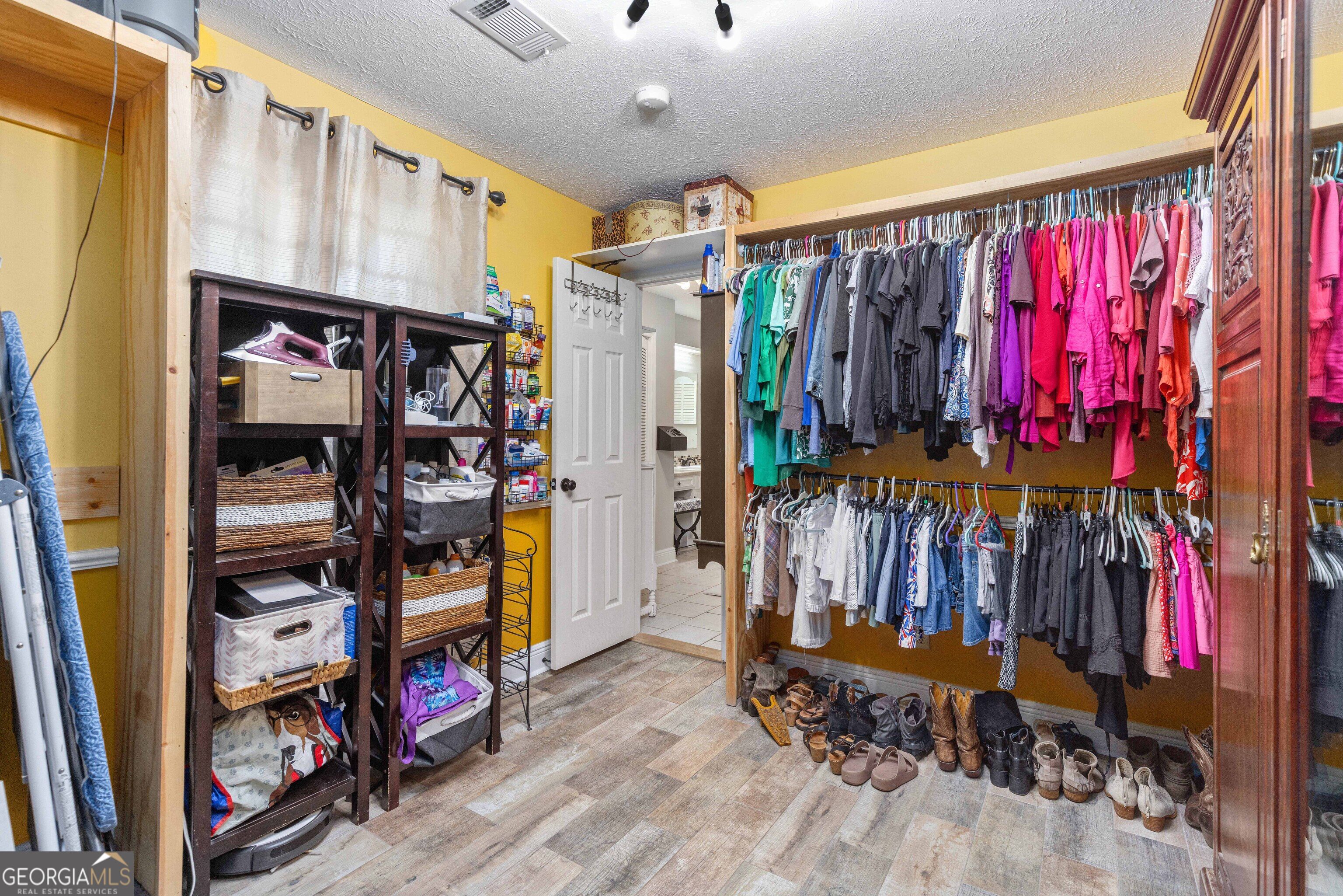 6811 Mobley Road