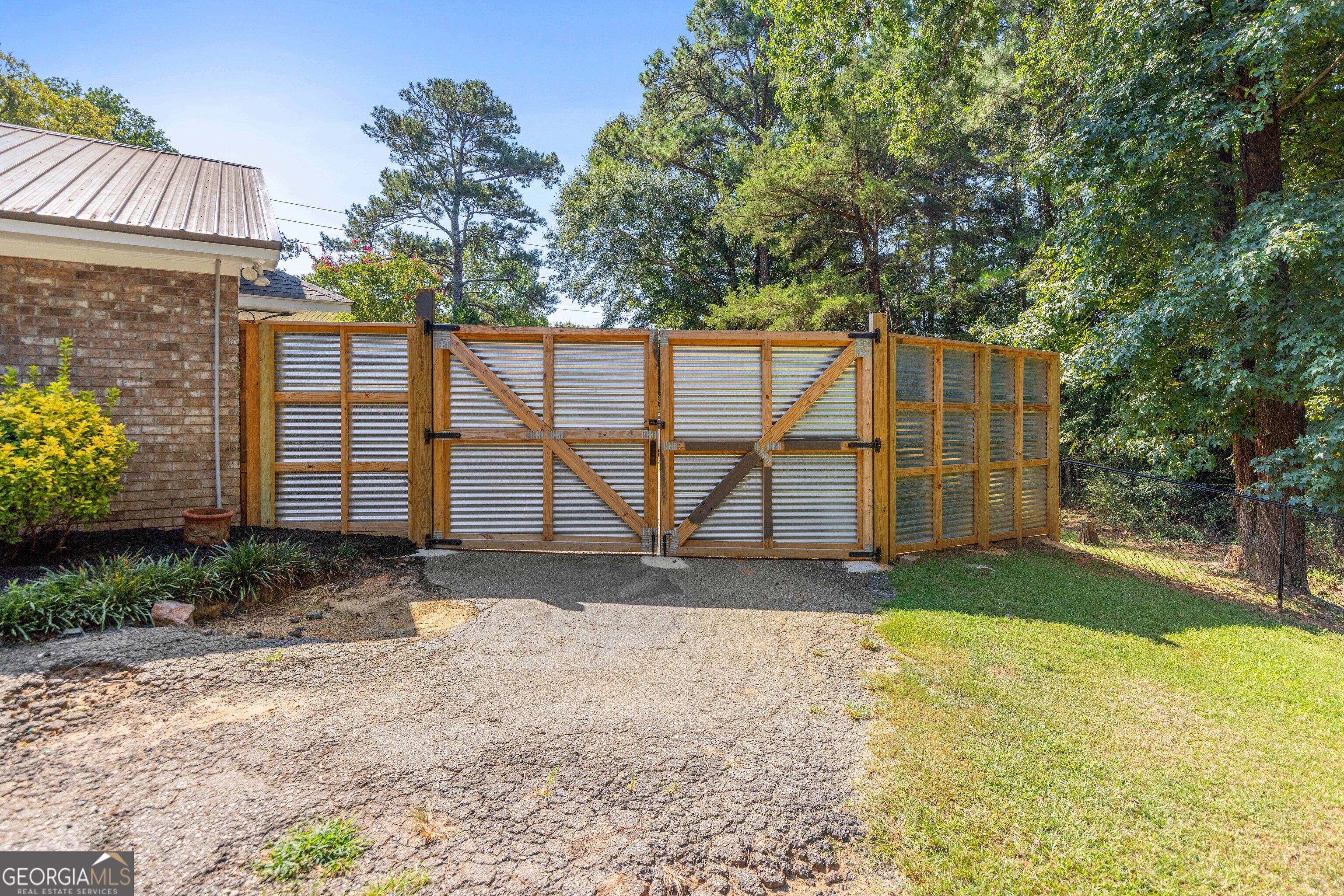 6811 Mobley Road