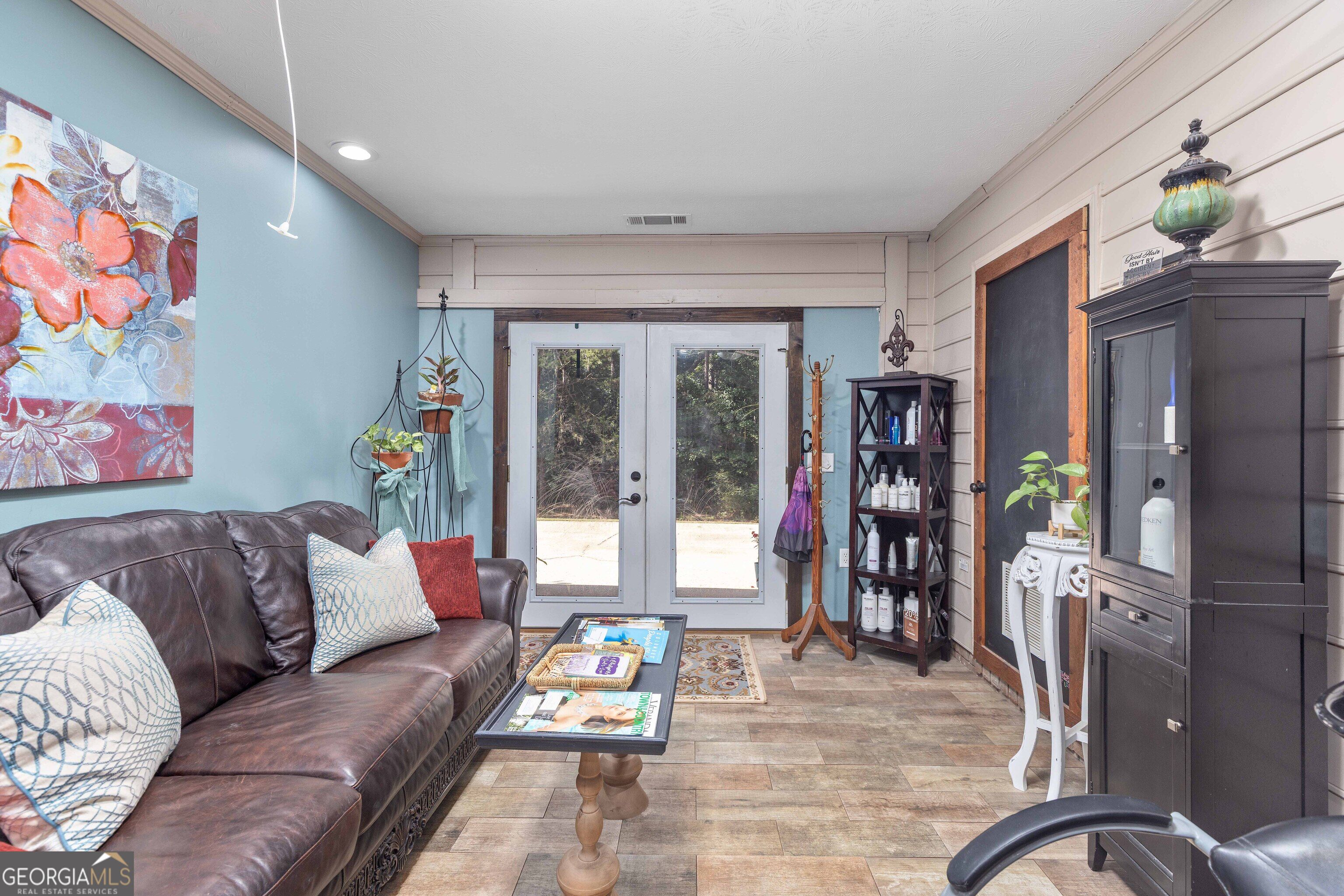 6811 Mobley Road
