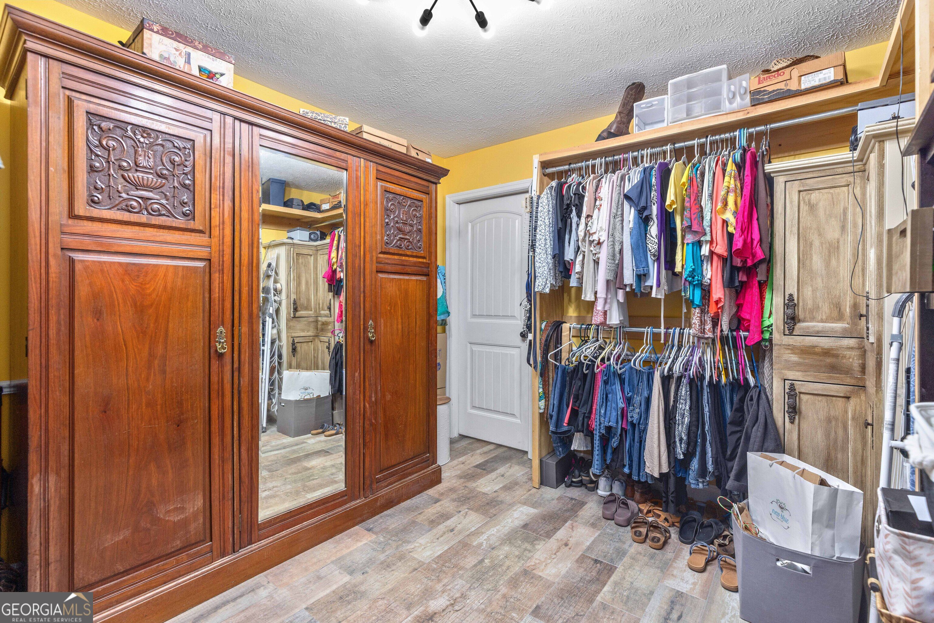 6811 Mobley Road