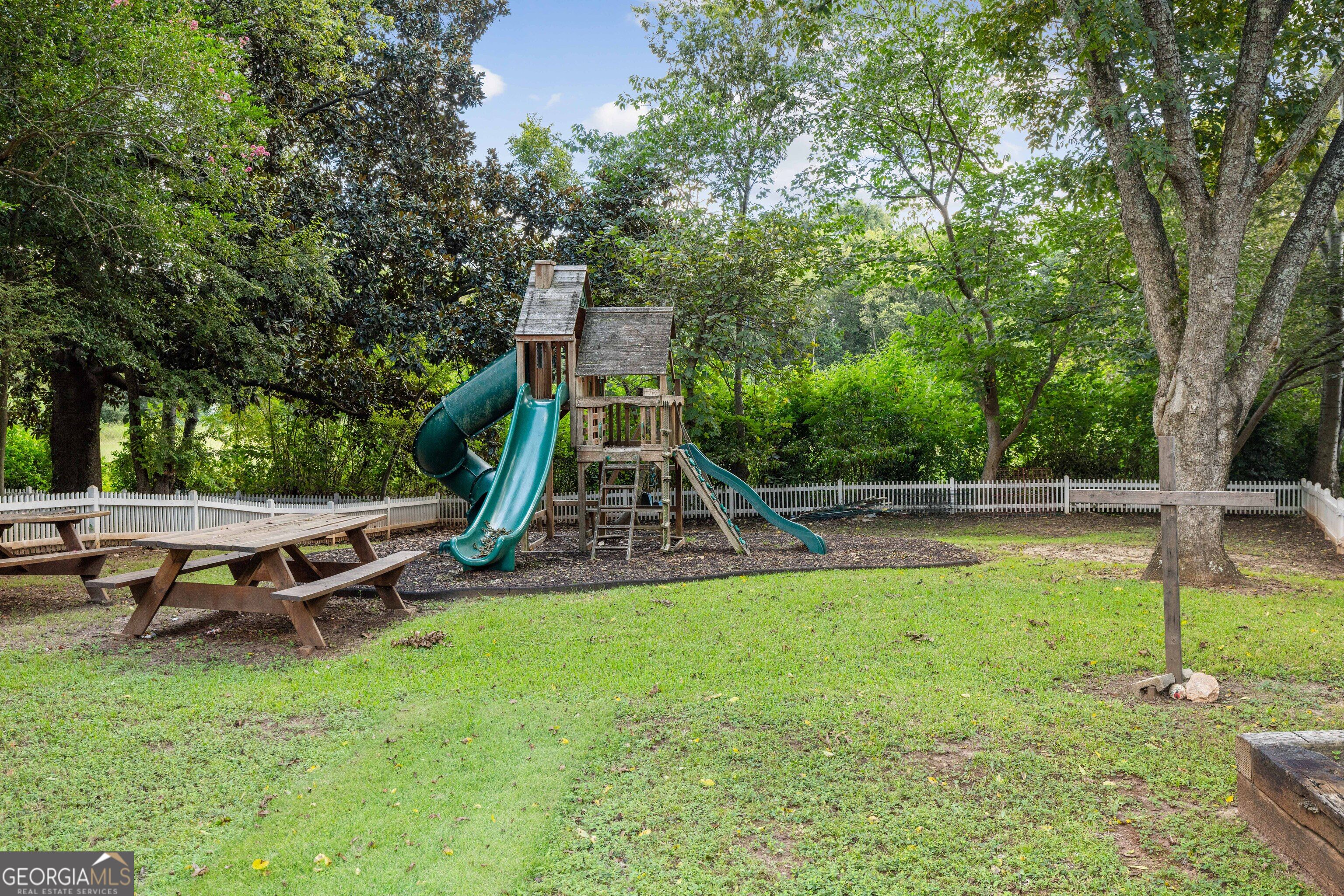 2910 Bradley Circle