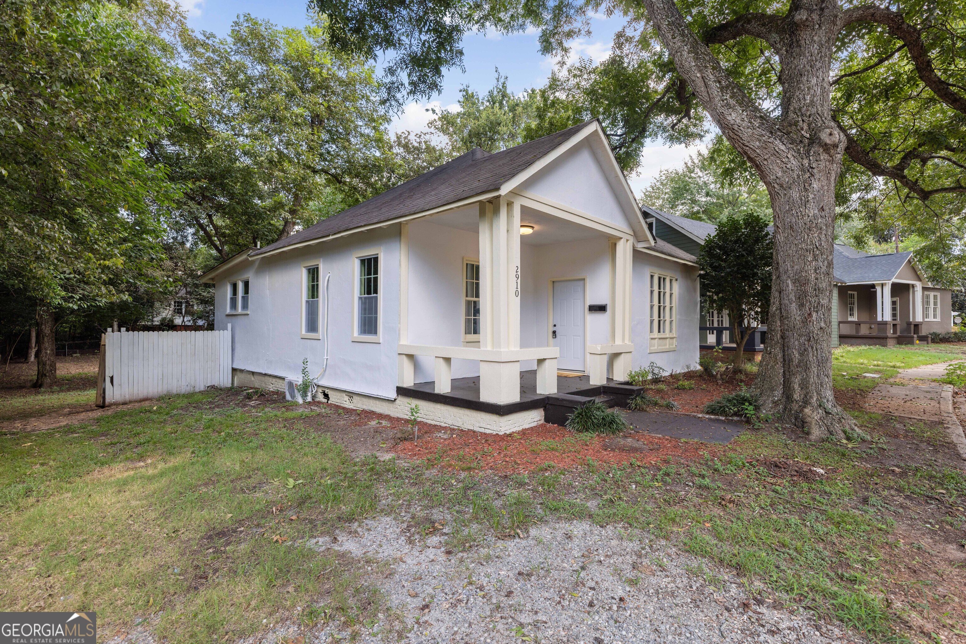 2910 Bradley Circle